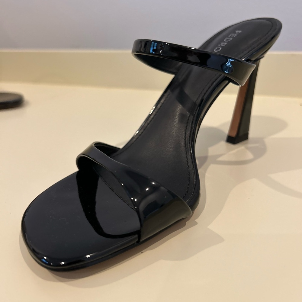 Sophisticated Black Stiletto Heels with Glossy Finish